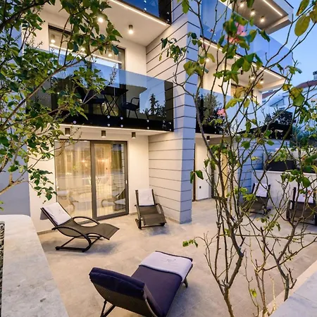 Luxury In Curiera Pensión 5*