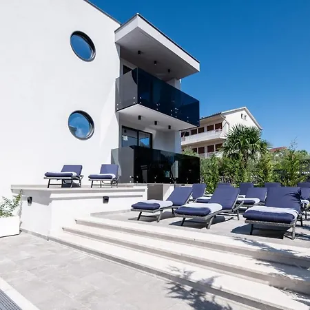 Luxury Curiera