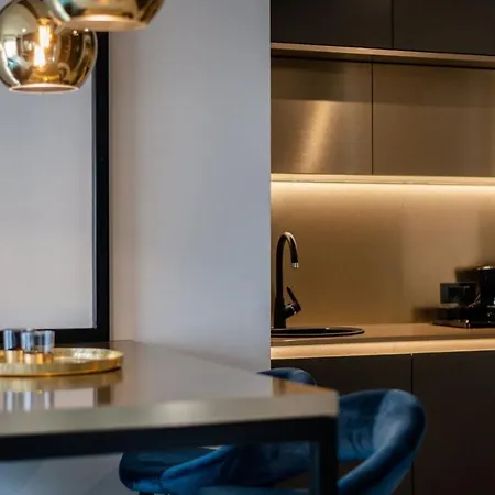 Luxury Curiera