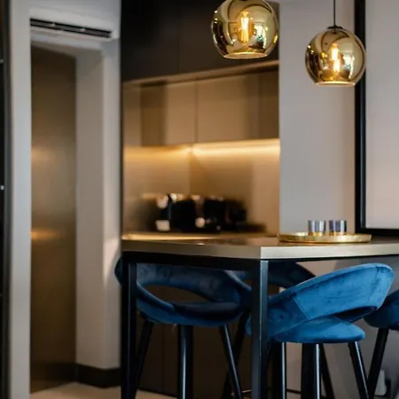 Luxury Curiera